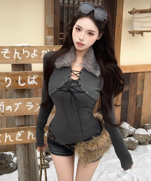 Sibra(シブラ)の「【秋冬新作】フェイクファー衿レースアップ長袖トップス(Tシャツ/カットソー・レディース・ブラウン/ブラック/グレー・M)」の6枚目の写真
