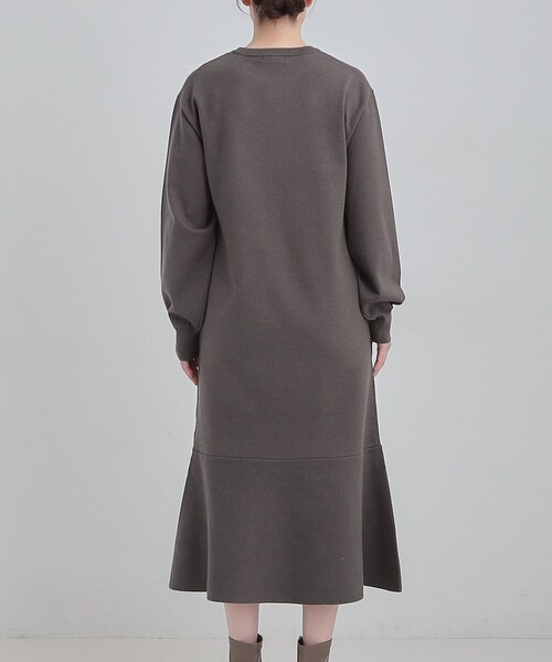 DRESKIP(ドレスキップ)の「【洗濯機可/S-LL】スタイルがすっきりに見える 裾マーメイドニットワンピース(ワンピース・レディース・ダークグレー/ブラック/ブラウン系その他・01/02/03/04)」の18枚目の写真