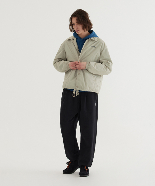 COVERNAT(カバーナット)の「アーチロゴコーチジャケットライトカーキ(ナイロンジャケット・レディース・その他・SMALL/MEDIUM/LARGE/X-LARGE)」の3枚目の写真