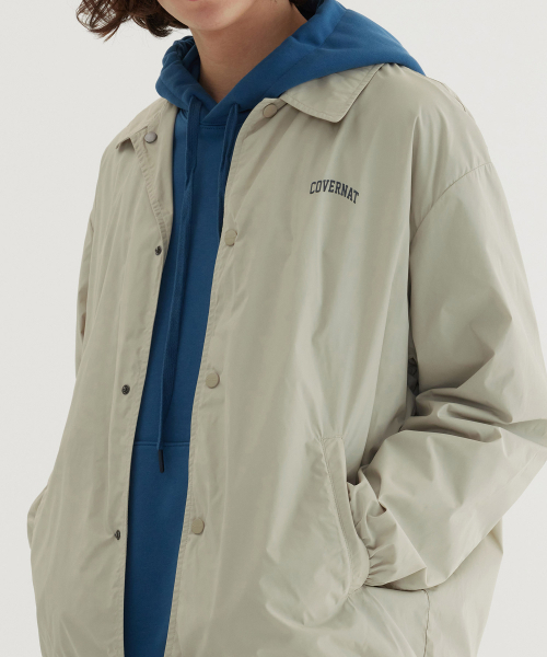 COVERNAT(カバーナット)の「アーチロゴコーチジャケットライトカーキ(ナイロンジャケット・レディース・その他・SMALL/MEDIUM/LARGE/X-LARGE)」の5枚目の写真