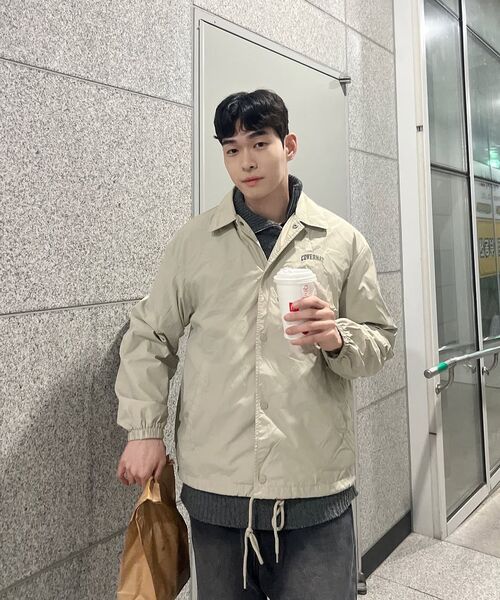 COVERNAT(カバーナット)の「アーチロゴコーチジャケットライトカーキ(ナイロンジャケット・レディース・その他・SMALL/MEDIUM/LARGE/X-LARGE)」の2枚目の写真