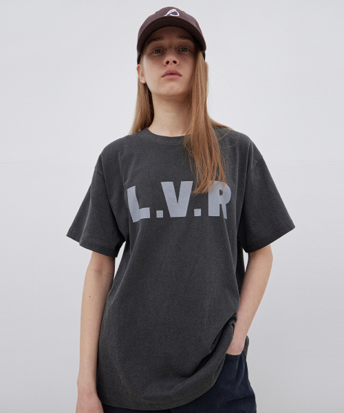 LEVAR(レバー)の「L.V.R Signature Cotton T-shirt - Charcoal(Tシャツ/カットソー・レディース・ダークグレー・FREE)」の1枚目の写真