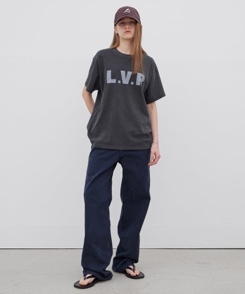 LEVAR(レバー)の「L.V.R Signature Cotton T-shirt - Charcoal(Tシャツ/カットソー・レディース・ダークグレー・FREE)」の2枚目の写真