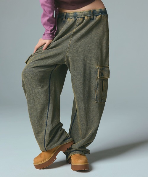 X-girl（エックスガール）の「OVERDYED NUMBER PATCH CARGO SWEATPANTS（スウェットパンツ・レディース・ブラック/インディゴブルー・S/M）」の3枚目の写真