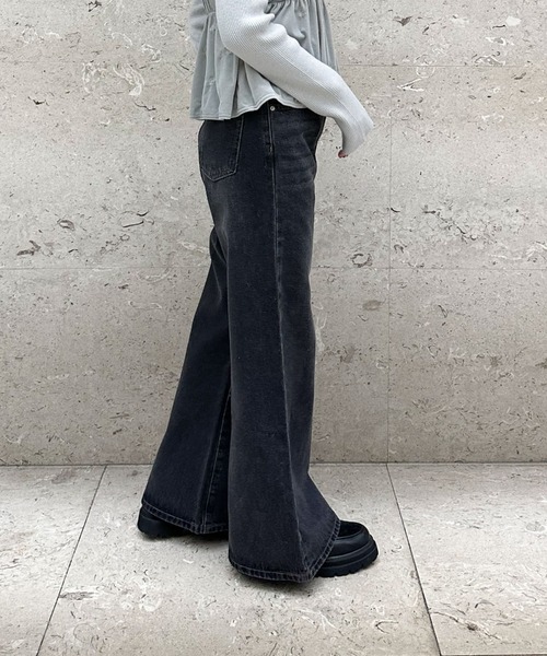 archives（アルシーヴ）の「ストレートフレアデニム（デニムパンツ・レディース・ブラック/ロイヤルブルー・SMALL/MEDIUM）」の6枚目の写真