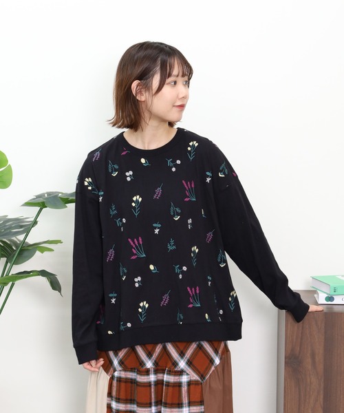 Emago(イマゴ)の「EMAGO 花刺繍タックプルオーバー(Tシャツ/カットソー・レディース・ブラック/イエロー/杢グレー・FREE)」の21枚目の写真