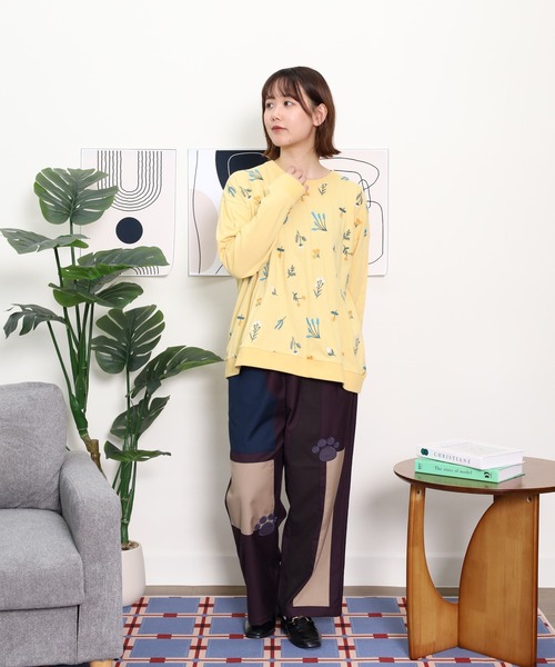 Emago(イマゴ)の「EMAGO 花刺繍タックプルオーバー(Tシャツ/カットソー・レディース・ブラック/イエロー/杢グレー・FREE)」の4枚目の写真
