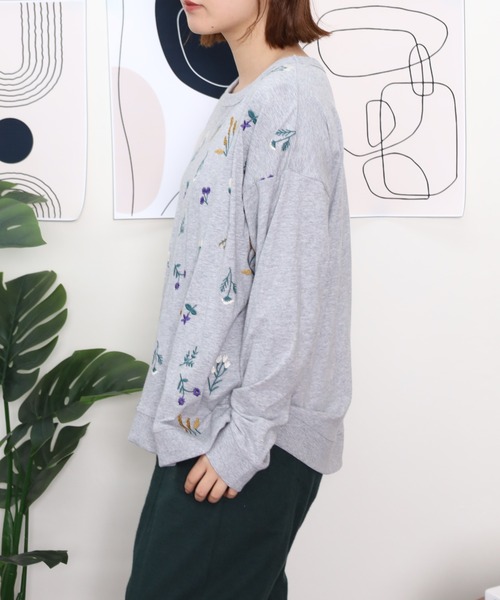 Emago(イマゴ)の「EMAGO 花刺繍タックプルオーバー(Tシャツ/カットソー・レディース・ブラック/イエロー/杢グレー・FREE)」の9枚目の写真