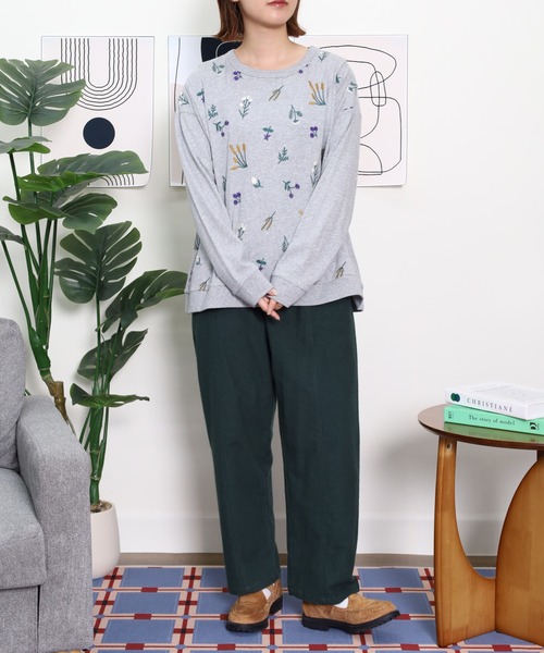 Emago(イマゴ)の「EMAGO 花刺繍タックプルオーバー(Tシャツ/カットソー・レディース・ブラック/イエロー/杢グレー・FREE)」の10枚目の写真
