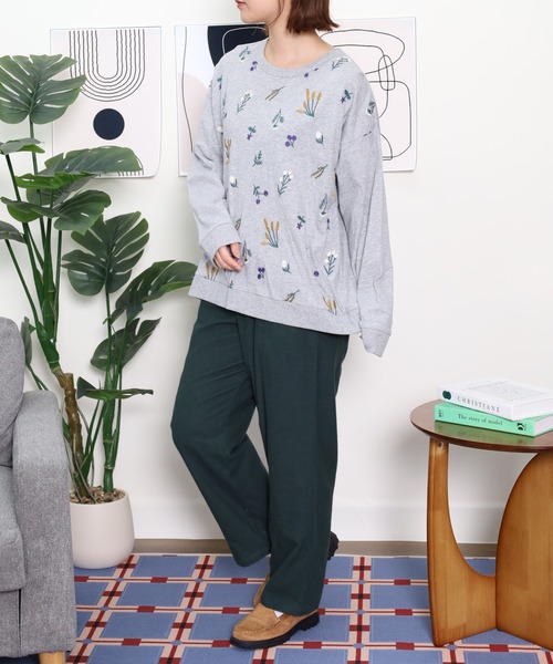 Emago(イマゴ)の「EMAGO 花刺繍タックプルオーバー(Tシャツ/カットソー・レディース・ブラック/イエロー/杢グレー・FREE)」の11枚目の写真