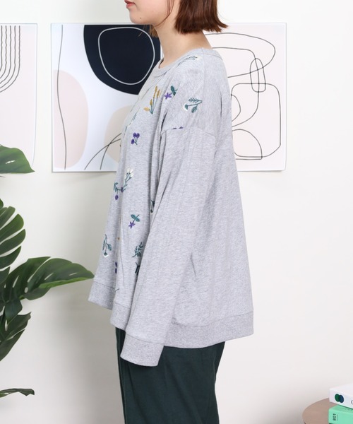 Emago(イマゴ)の「EMAGO 花刺繍タックプルオーバー(Tシャツ/カットソー・レディース・ブラック/イエロー/杢グレー・FREE)」の13枚目の写真