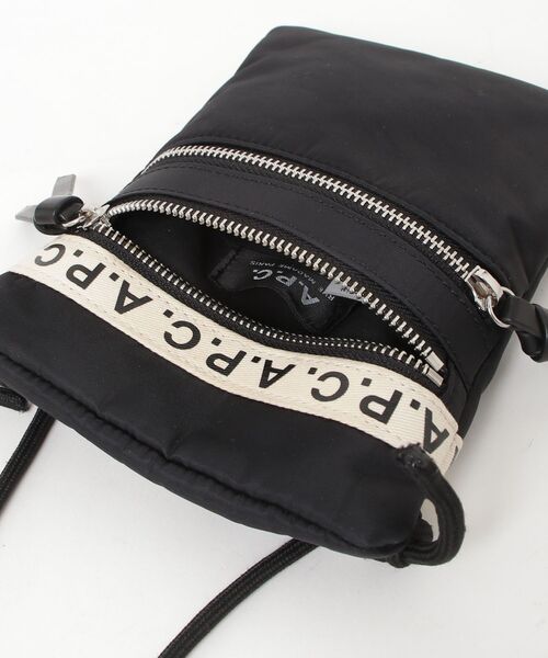 A.P.C.（アーペーセー）の「ショルダーバッグ（ショルダーバッグ・レディース・ブラック・-）」の4枚目の写真