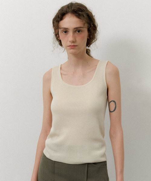 GNGB(ジーエンジービー)の「スクエアスリーブレス_Cream(Tシャツ/カットソー・レディース・その他・FREE)」の1枚目の写真
