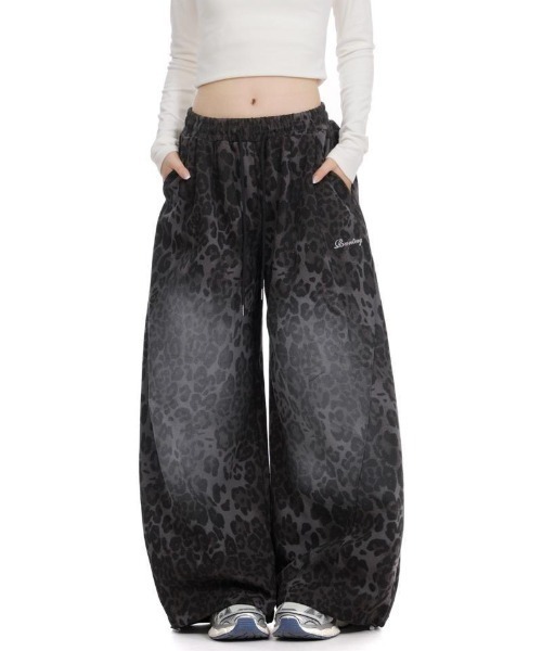 ViViDAY（ビビデー）の「フロント刺しゅう　レオパード柄スウェットパンツ（スウェットパンツ・レディース・ブラック×パープル・M）」の3枚目の写真