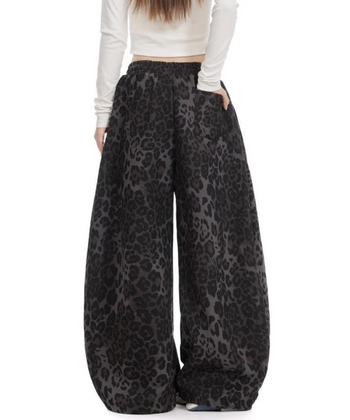 ViViDAY（ビビデー）の「フロント刺しゅう　レオパード柄スウェットパンツ（スウェットパンツ・レディース・ブラック×パープル・M）」の4枚目の写真