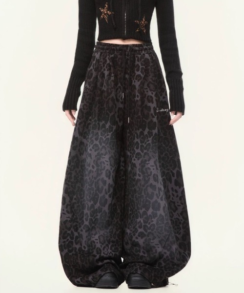 ViViDAY（ビビデー）の「フロント刺しゅう　レオパード柄スウェットパンツ（スウェットパンツ・レディース・ブラック×パープル・M）」の5枚目の写真