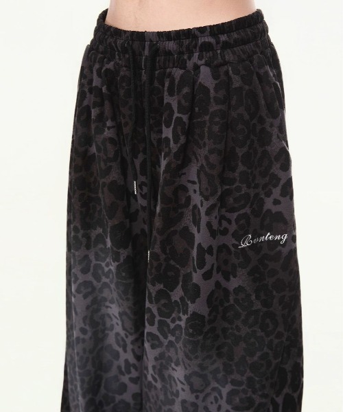 ViViDAY（ビビデー）の「フロント刺しゅう　レオパード柄スウェットパンツ（スウェットパンツ・レディース・ブラック×パープル・M）」の8枚目の写真