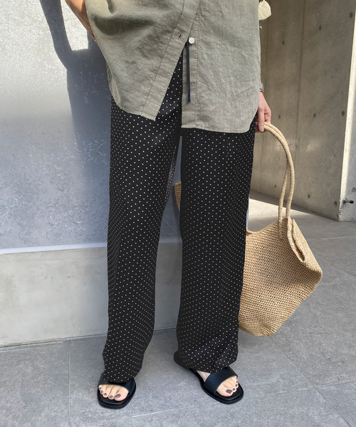SLOBE IENA(スローブイエナ)の「ドットプリントサテンイージーパンツ(その他パンツ・レディース・ブラック/ホワイト・FREE)」の1枚目の写真