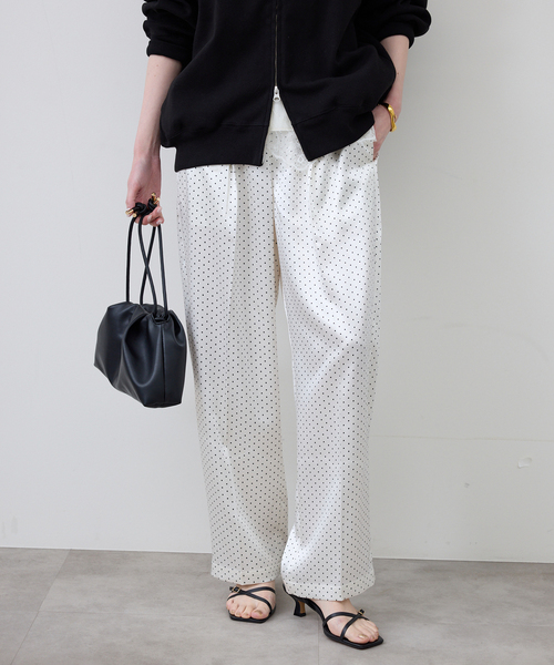 SLOBE IENA(スローブイエナ)の「ドットプリントサテンイージーパンツ(その他パンツ・レディース・ブラック/ホワイト・FREE)」の13枚目の写真