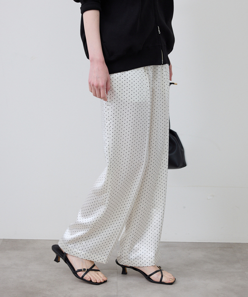 SLOBE IENA(スローブイエナ)の「ドットプリントサテンイージーパンツ(その他パンツ・レディース・ブラック/ホワイト・FREE)」の15枚目の写真