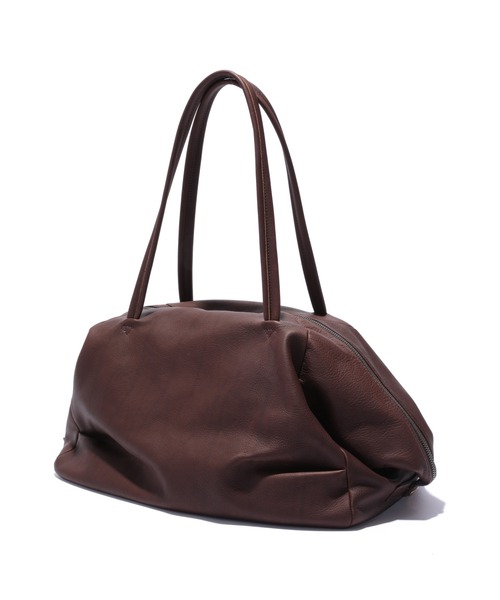 MR.OLIVE（ミスターオリーブ）の「MR.OLIVE/ミスターオリーブ  IMPERMA-LEATHER DRAPE BOSTON BAG 牛革 レザー ボストンバッグ 2026年春夏（ボストンバッグ・メンズ・ブラック/ブラウン・FREE）」の2枚目の写真