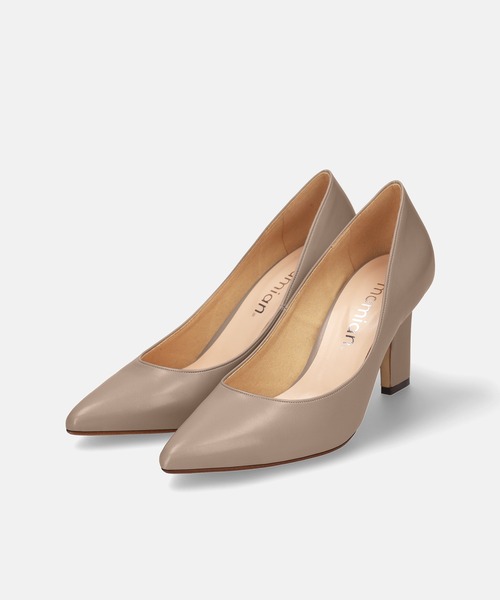 MAMIAN(マミアン)の「ポインテッドトゥ スリムヒール パンプス (8.0cmヒール)(パンプス・レディース・シルバー/グレイッシュベージュ/ブラック・23.5cm/23.0cm/22.5cm/22.0cm/24.5cm/24.0cm)」の19枚目の写真
