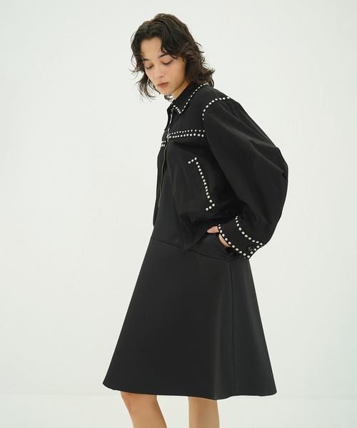 CLANE(クラネ)の「W COLOR STUDDED DRIZZLER JACKET(ブルゾン・レディース・ベージュ/ブラック・2/1)」の4枚目の写真