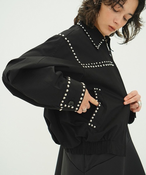 CLANE(クラネ)の「W COLOR STUDDED DRIZZLER JACKET(ブルゾン・レディース・ベージュ/ブラック・2/1)」の5枚目の写真