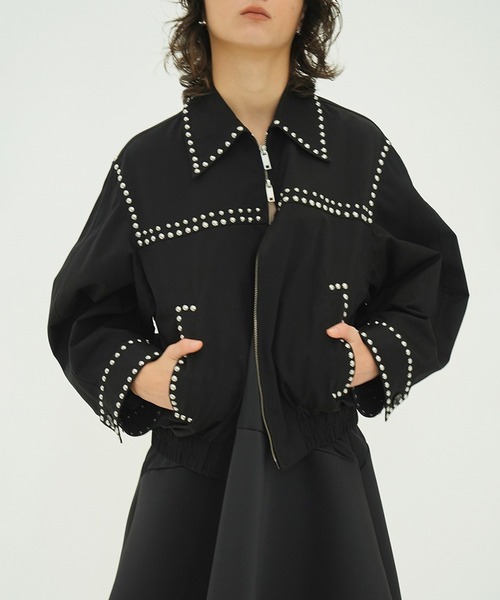 CLANE(クラネ)の「W COLOR STUDDED DRIZZLER JACKET(ブルゾン・レディース・ベージュ/ブラック・2/1)」の6枚目の写真