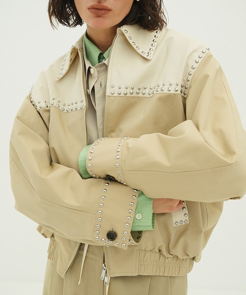 CLANE(クラネ)の「W COLOR STUDDED DRIZZLER JACKET(ブルゾン・レディース・ベージュ/ブラック・2/1)」の10枚目の写真
