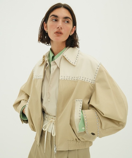 CLANE(クラネ)の「W COLOR STUDDED DRIZZLER JACKET(ブルゾン・レディース・ベージュ/ブラック・2/1)」の11枚目の写真
