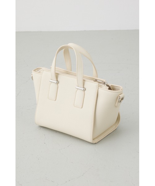AZUL by moussy(アズールバイマウジー)の「【大人気!】チャームセットトラペイズドバッグ(ショルダーバッグ・レディース・アイボリー/ブラック・FREE)」の9枚目の写真