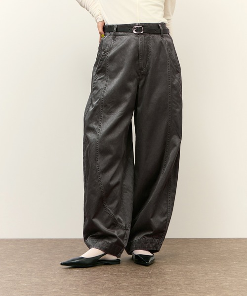 ADAM ET ROPE'(アダムエロペ)の「ピグメントダイエッグパンツ(その他パンツ・レディース・オフホワイト/チャコールグレー・38/36)」の2枚目の写真