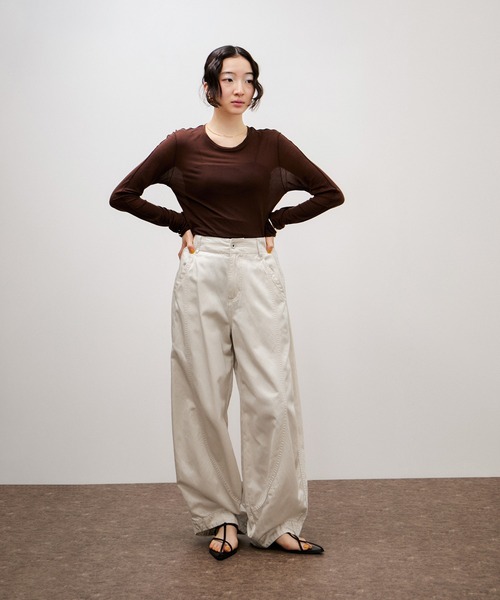 ADAM ET ROPE'(アダムエロペ)の「ピグメントダイエッグパンツ(その他パンツ・レディース・オフホワイト/チャコールグレー・38/36)」の18枚目の写真