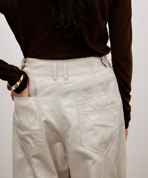 ADAM ET ROPE'(アダムエロペ)の「ピグメントダイエッグパンツ(その他パンツ・レディース・オフホワイト/チャコールグレー・38/36)」の22枚目の写真