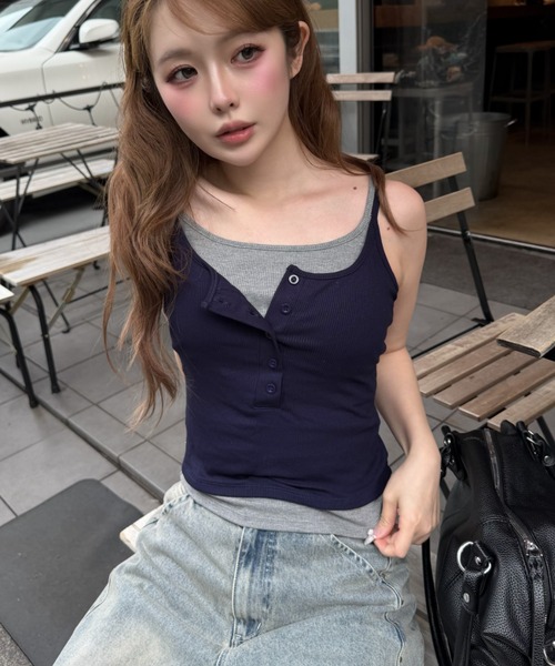 RAY CASSIN(レイカズン)の「パット付レイヤードヘンリーキャミ(キャミソール・レディース・ホワイト/ネイビー/グレー/ブラック・FREE)」の4枚目の写真