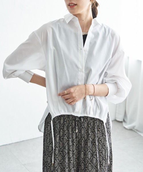 ikka(イッカ)の「【雑誌InRed4月号掲載】ドロストロングテールシャツ【親子コーデ】(シャツ/ブラウス・レディース・ホワイト/ネイビー/ブラウン系その他/グレー/ブルー・L/M/S)」の2枚目の写真