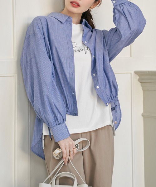 ikka(イッカ)の「【雑誌InRed4月号掲載】ドロストロングテールシャツ【親子コーデ】(シャツ/ブラウス・レディース・ホワイト/ネイビー/ブラウン系その他/グレー/ブルー・L/M/S)」の1枚目の写真