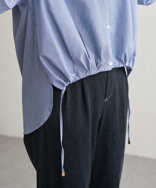 ikka(イッカ)の「【雑誌InRed4月号掲載】ドロストロングテールシャツ【親子コーデ】(シャツ/ブラウス・レディース・ホワイト/ネイビー/ブラウン系その他/グレー/ブルー・L/M/S)」の9枚目の写真