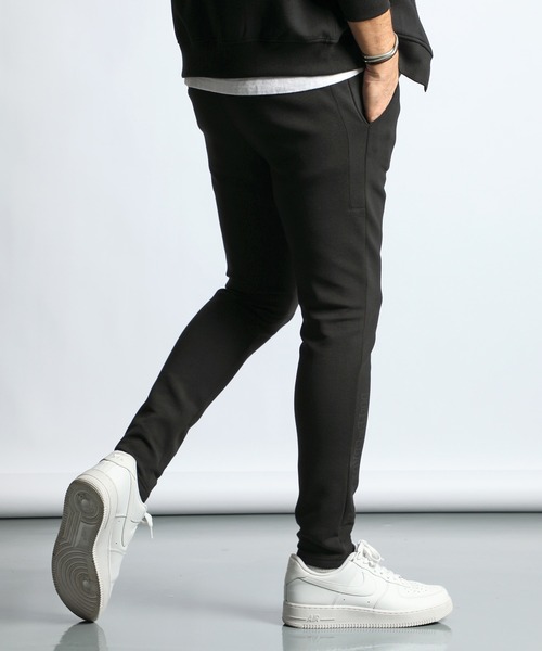 The DUFFER of ST.GEORGE(ザダファーオブセントジョージ)の「〔BLACK LABEL〕SORONA DOUBLE KNIT ATHLETIC SLIM PT:セットアップ対応 ソロナ ダンボールニット スリムパンツ(スウェットパンツ・メンズ・グレー/ブラック/スミクロ・X-LARGE/LARGE/MEDIUM/SMALL)」の2枚目の写真