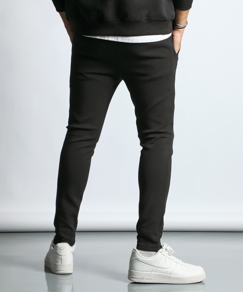 The DUFFER of ST.GEORGE(ザダファーオブセントジョージ)の「〔BLACK LABEL〕SORONA DOUBLE KNIT ATHLETIC SLIM PT:セットアップ対応 ソロナ ダンボールニット スリムパンツ(スウェットパンツ・メンズ・グレー/ブラック/スミクロ・X-LARGE/LARGE/MEDIUM/SMALL)」の4枚目の写真