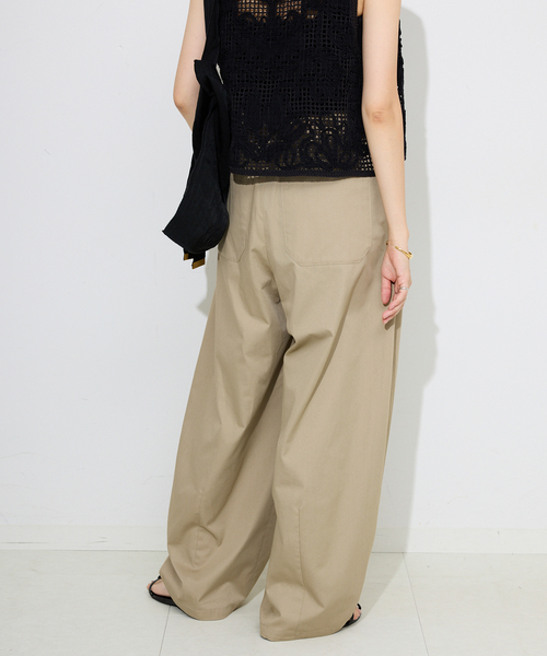 SLOBE IENA(スローブイエナ)の「《接触冷感/WEB限定/追加2》ライトチノタックカーブトラウザー(チノパンツ・レディース・ベージュ/ブラック・36/38)」の13枚目の写真