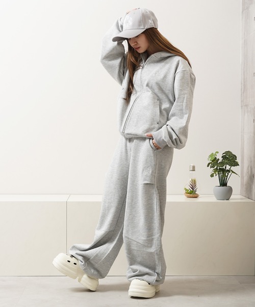 Laufer（ロイファー）の「【Laufer】エンブレム スタッズ バレルスウェットパンツ 【セットアップ可能】/ Emblem Stud Barrel Sweatpants（スウェットパンツ・メンズ・ブラウン/ブラック/グレー・M/L）」の5枚目の写真