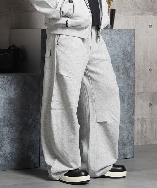 Laufer（ロイファー）の「【Laufer】エンブレム スタッズ バレルスウェットパンツ 【セットアップ可能】/ Emblem Stud Barrel Sweatpants（スウェットパンツ・メンズ・ブラウン/ブラック/グレー・M/L）」の8枚目の写真