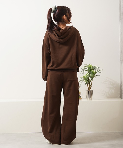 Laufer（ロイファー）の「【Laufer】エンブレム スタッズ バレルスウェットパンツ 【セットアップ可能】/ Emblem Stud Barrel Sweatpants（スウェットパンツ・メンズ・ブラウン/ブラック/グレー・M/L）」の19枚目の写真