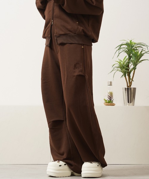 Laufer（ロイファー）の「【Laufer】エンブレム スタッズ バレルスウェットパンツ 【セットアップ可能】/ Emblem Stud Barrel Sweatpants（スウェットパンツ・メンズ・ブラウン/ブラック/グレー・M/L）」の14枚目の写真