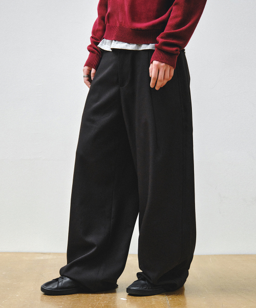 INTEMPOMOOD(インテンポムード)の「オフセットラインワイドスラックス_ブラック(スラックス・メンズ・ブラック・MEDIUM/LARGE/X-LARGE)」の3枚目の写真