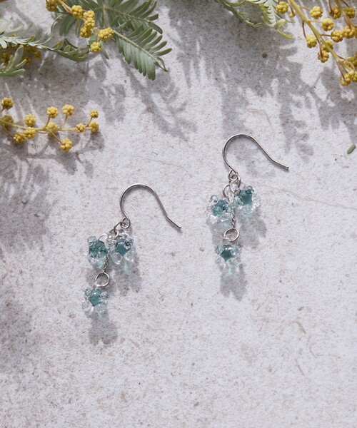 HARIO Lampwork Factory(ハリオランプワークファクトリー)の「【HARIO Lampwork Factory】ピアス ひとふさのミモザ(ピアス(両耳用)・レディース・イエロー/グリーン系その他・フリー)」の2枚目の写真