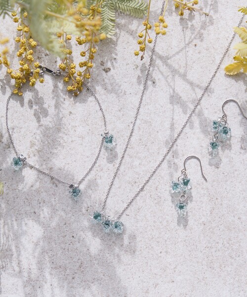 HARIO Lampwork Factory(ハリオランプワークファクトリー)の「【HARIO Lampwork Factory】ピアス ひとふさのミモザ(ピアス(両耳用)・レディース・イエロー/グリーン系その他・フリー)」の5枚目の写真