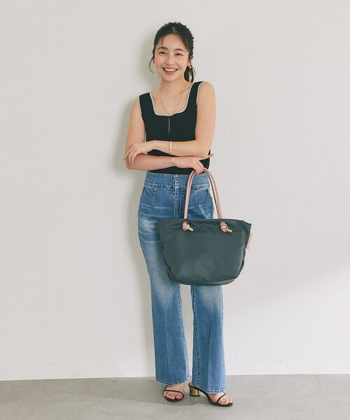 La boutique BonBon（ラブティックボンボン）の「【ヴィオラドーロ】ノットハンドルナイロントート Mサイズ（トートバッグ・レディース・チャコールグレー・FREE）」の4枚目の写真